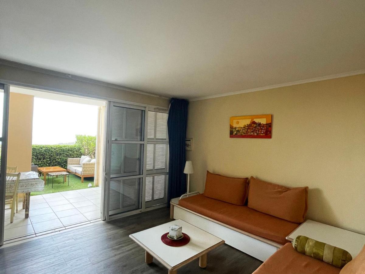 2 Pieces En Rez-de-jardin Avec Vue Mer, Piscine Et Parking A Saint-raphael - Fr-1-504-567 Apartment
